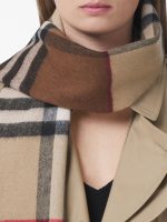 BURBERRY - Unisex Contrast Cashmere Scarf - Image 4