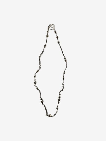 Grey chain, front view