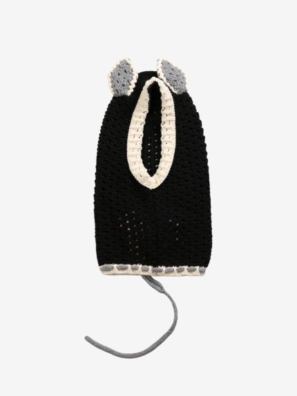 Black hats, front view