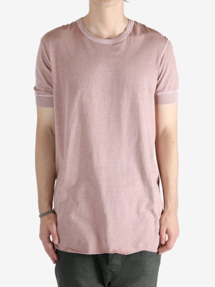 Pink t-shirt worn by a person, showing the t-shirt' fit